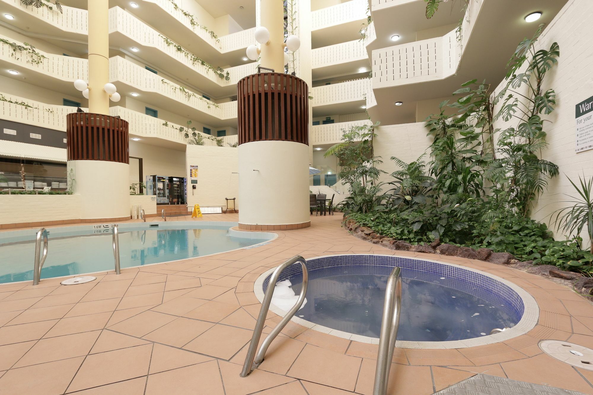 Atrium Hotel Mandurah Eksteriør billede