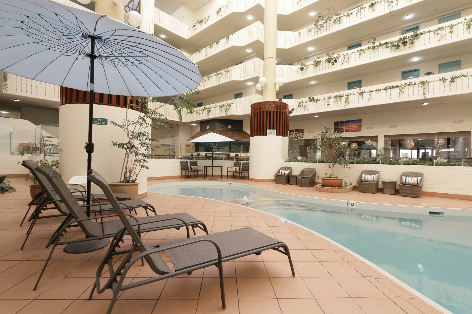 Atrium Hotel Mandurah Eksteriør billede